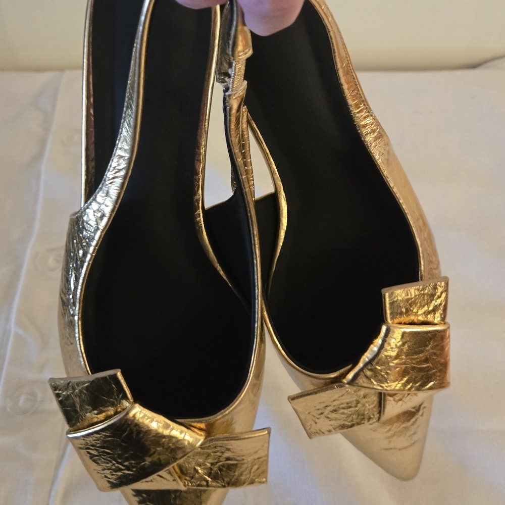 Elegant Gold Women's Shoes with Bow Detail - Picture 2 of 6